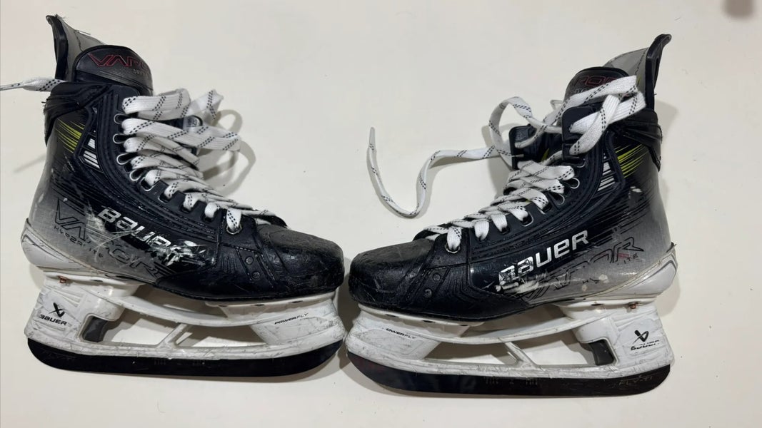 Bauer Vapor Hyperlite 2 Hockey Skates Size 4 (Used)