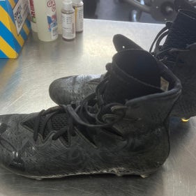 Used Under Armour Adult FB Cleats Black Senior 10 11497-S000152243