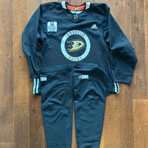 Anaheim Ducks Black Size 58 Men's Adidas Practice Jersey and Socks (Used)