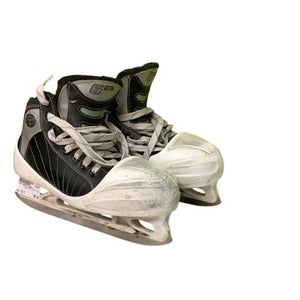 Used CCM 652 SUPER TACKS Junior Goalie Skate Junior 02.5 11686-S000046011