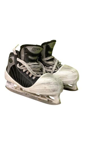 Used CCM 652 SUPER TACKS Junior Goalie Skate Junior 02.5 11686-S000046011