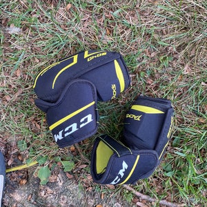 Junior Large CCM Tacks 9040 Elbow Pads (Used)