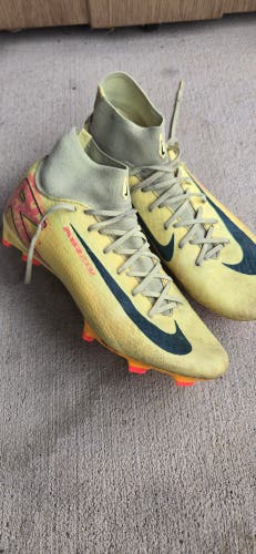 Yellow Men's Size M 8.5 (W 9.5) Nike Mercurial Superfly Molded Cleats Cleats (Used)