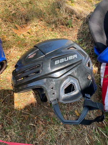 Medium Bauer Re-Akt 200 Helmet (Used)