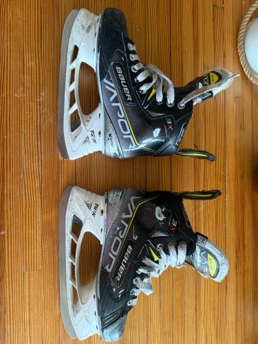 Bauer Vapor 3X Hockey Skates Regular Width Size 3.5 (Used)