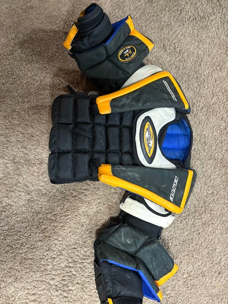 Medium Goalie Chest Protector (Used) John Brown