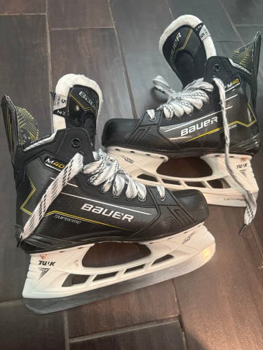 2024 Bauer Supreme M40 Hockey Skates Size 5 (Used)
