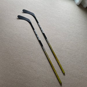 2 Senior Bauer Vapor Hyperlite Left Hand Hockey Sticks - Nikita Kucherov Curve Pro Stock (Used)