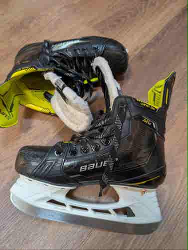 Bauer Supreme M4 Hockey Skates Size 4, Fit 1 (Used)