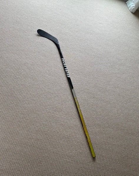 Senior Bauer Vapor Hyperlite Left Hand Hockey Stick P28 (Used)