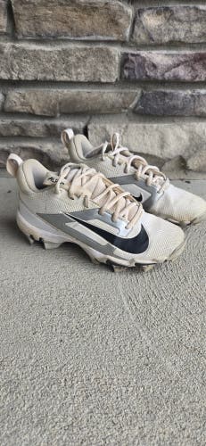 Men's 3.5Y (Big Kids / Youth) Nike Molded Cleats (Used)