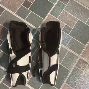 Youth CCM LTP 10" Shin Pads (Used)