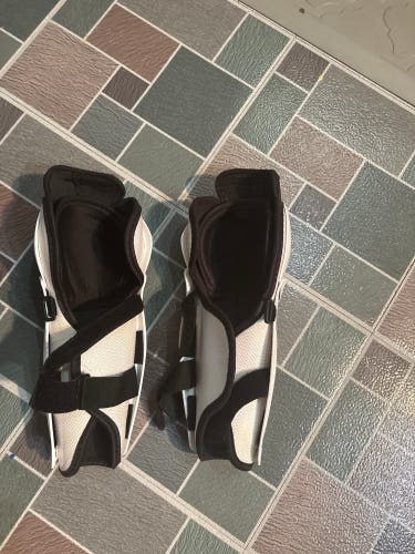 Youth CCM LTP 10" Shin Pads (Used)