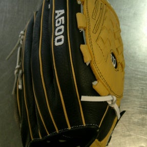 Used Wilson A500 BB/SB Glove RH Throw Black 11 1/2" 11868-S000065671