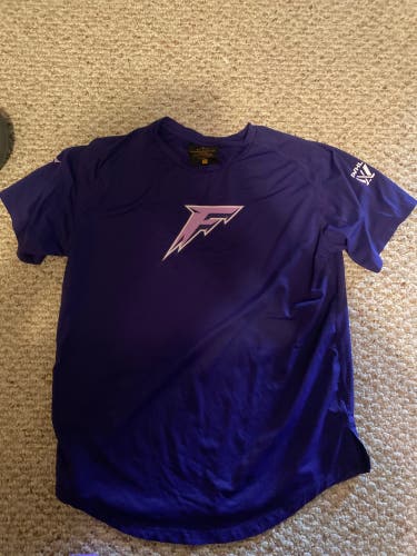 Minnesota frost Purple Medium Adult Unisex Shirt (Used)