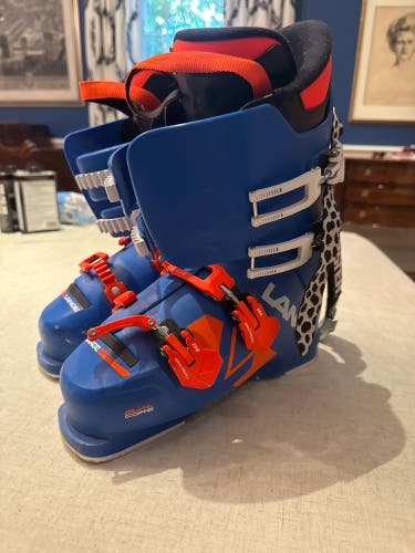 Mondo 25 & 25.5 Unisex Lange RS 90 SC Ski Boots Soft Flex (Used) with booster strap