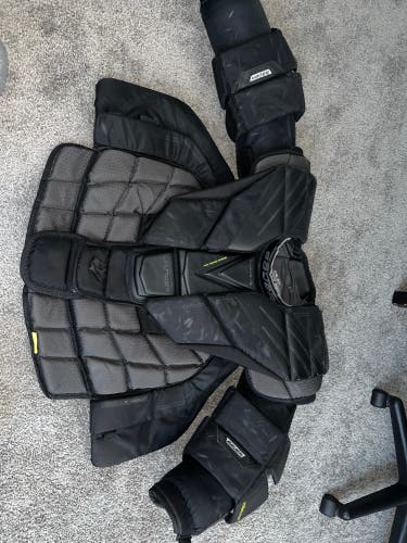 Used Senior Medium Bauer Hyperlite Goalie Chest Protector
