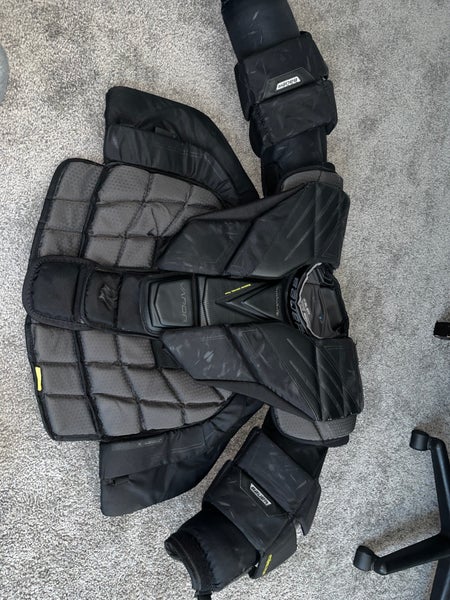 Used Senior Medium Bauer Hyperlite Goalie Chest Protector