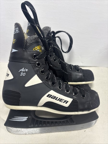 Junior Size 1 Bauer Air 30 Comfort Fit Ice Hockey Skates. Excellent Condition