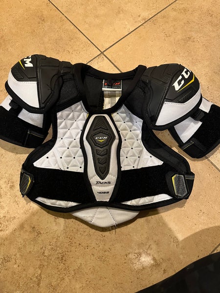 Youth Large CCM Shoulder Pads (Used)t