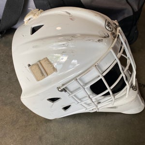 Wall W1 Goalie Mask – Junior (50–53 cm) – HECC Certified (Used)