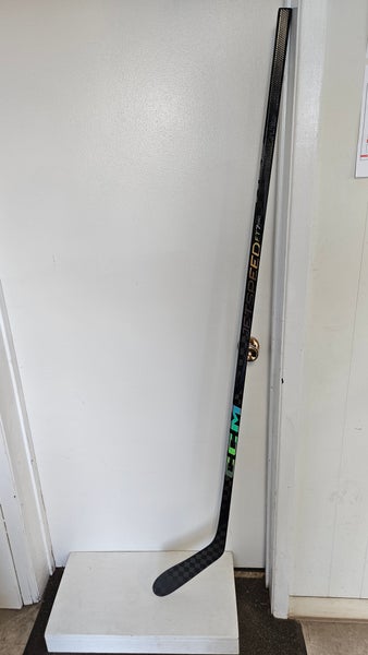 Intermediate CCM Jetspeed FT7 Pro Right Handed 65 Flex Hockey Stick P28 Pro Stock (New)