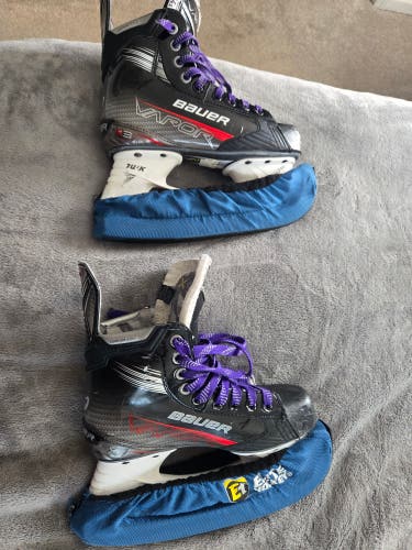 2024 Bauer Vapor 3X Hockey Skates Regular Width Size 4.5 (Used)