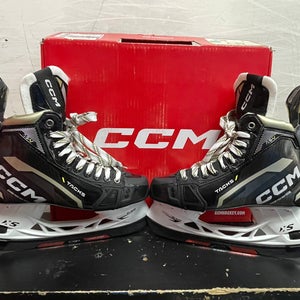 CCM AS-V Hockey Skates Wide Width 6 (New)