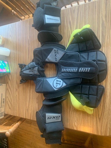 Small / Medium Warrior Goalie Chest Protector (Used)