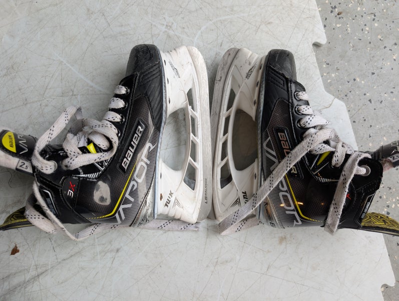 2023 Bauer Vapor 3X Hockey Skates Regular Width Size 4 (Used)
