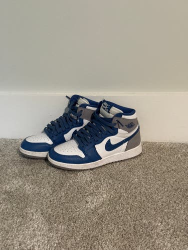 Blue Unisex 4.5Y (Big Kids / Youth) Youth Air Jordan Jordan 1 mid Shoes (Used)