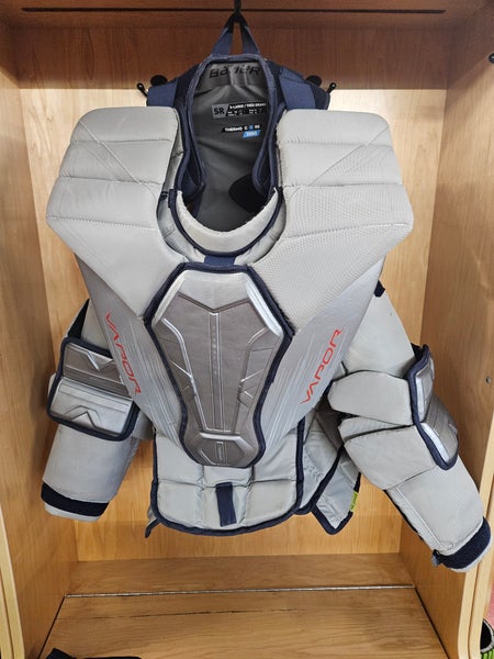 XL Bauer Vapor Hyperlite 2 Goalie Chest Protector Pro Stock (Used)