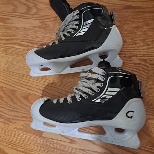 True VH Hockey Goalie Skates Regular Width 9.5 (Used)