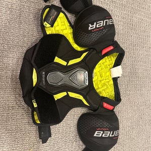 Men's Medium Junior Bauer Vapor velocity Shoulder Pads (Used)
