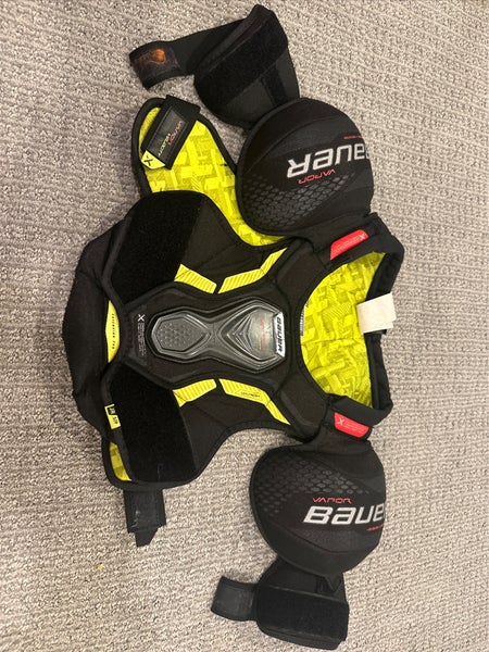 Men's Medium Junior Bauer Vapor velocity Shoulder Pads (Used)