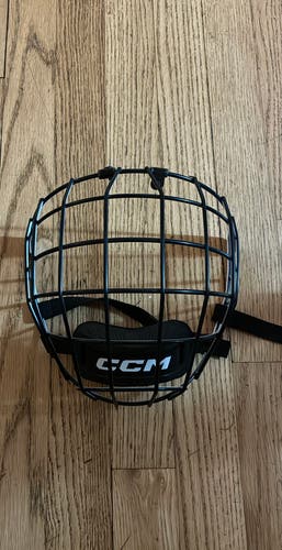 Medium CCM FM580 Facemask Full Cage Oreo (New)