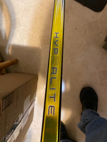 Senior Bauer Vapor Hyperlite 2 Right Handed Hockey Stick P28 (New)