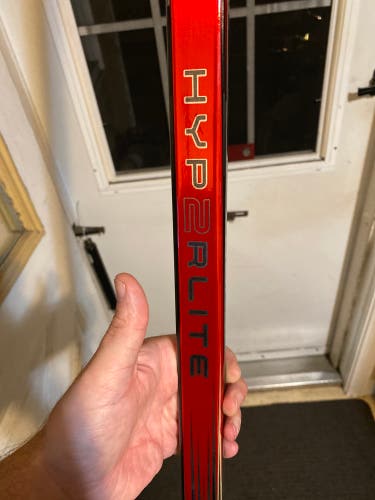 Senior Bauer Vapor Hyperlite 2 Right Handed Hockey Stick P28 (New)