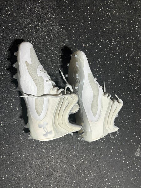 White Men's Size M 10.5 (W 11.5) Adult Under Armour Mid Top (New)