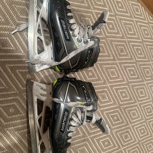 2023 Bauer Elite Hockey Goalie Skates Regular Width Size 4.5 (Used)
