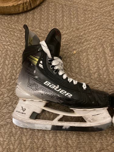 2024 Bauer Vapor Hyperlite 2 Hockey Skates Regular Width 7 (Used)