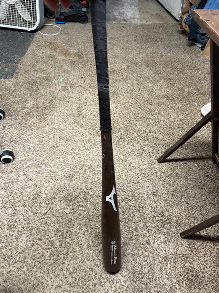 2019 Mizuno MZM110 Maple BBCOR Certified Bat (-3) 29 oz 32" (Used)