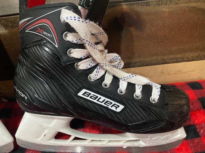 Bauer Vapor X300 Hockey Skates 7 (Used)