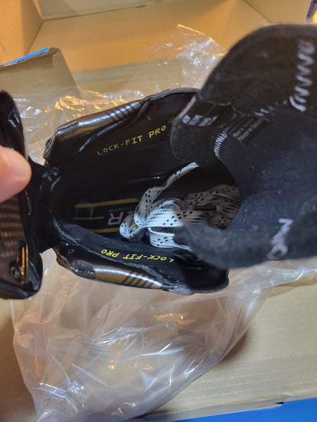 2025 Bauer Supreme Mach Hockey Skates Regular Width 9 (New)