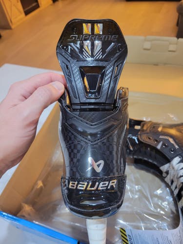 2025 Bauer Supreme Mach Hockey Skates Regular Width 6 (New)