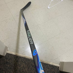 Intermediate Bauer Vapor FlyLite Right Handed Hockey Stick P28 (Used)