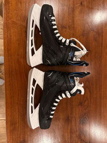 Bauer XLP Hockey Skates Regular Width Size 5 - Like New