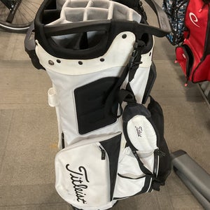 Used Titleist STAND BAG *MISSING LEG* 11614-S000222135