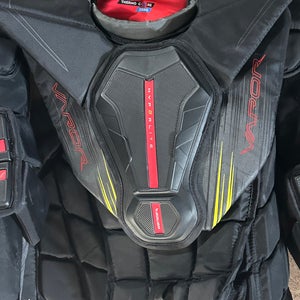 Medium Bauer Vapor Hyperlite 2 Goalie Chest Protector (Used)