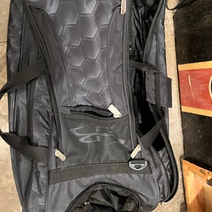 Boombah Beast rolling Bat Bag (like new)